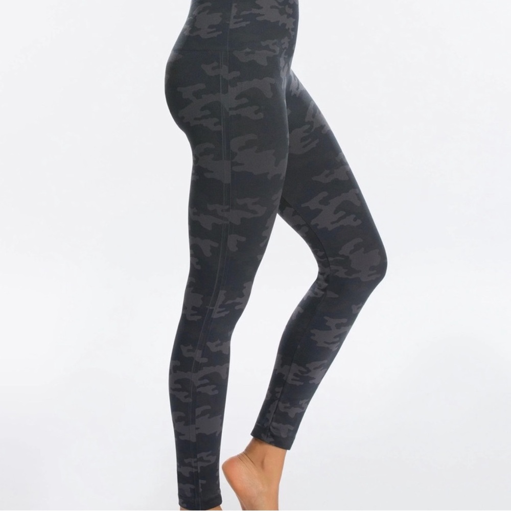 Spanx look at me now camo seamless leggings size medium